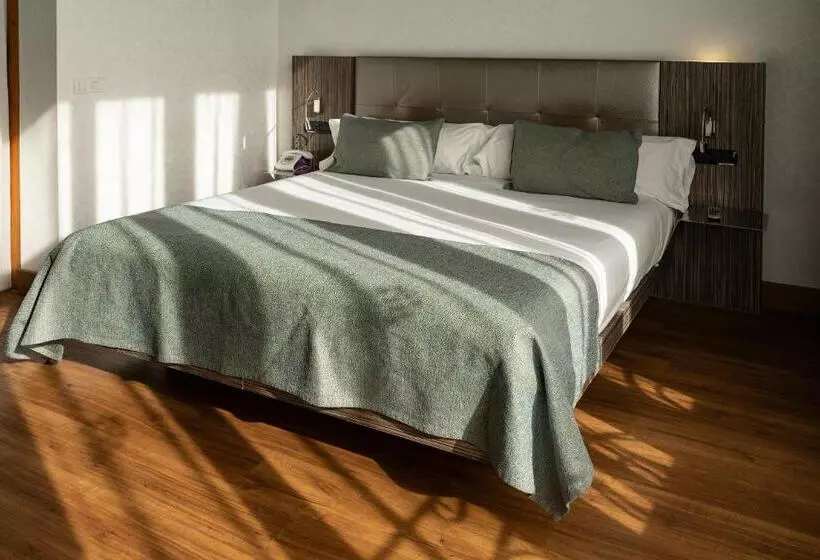 Standard Quintuple Room