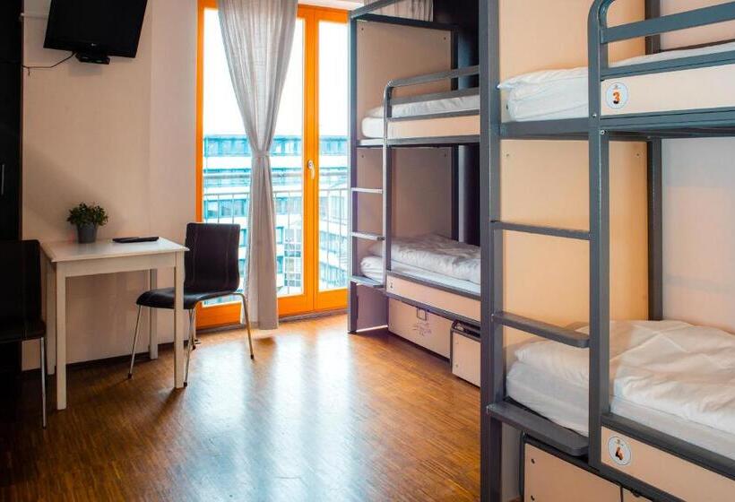 Standard room with outdoor bath, St Christopher S Inn Berlin Mitte