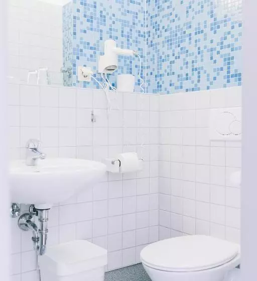 Standard room with outdoor bath, St Christopher S Inn Berlin Mitte
