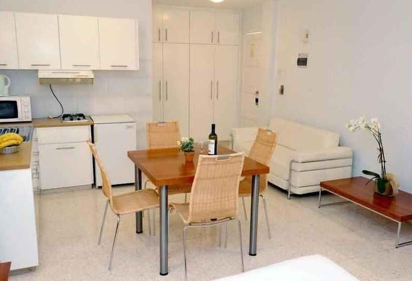 带山景的工作室, Alkionest Hotel Apartments