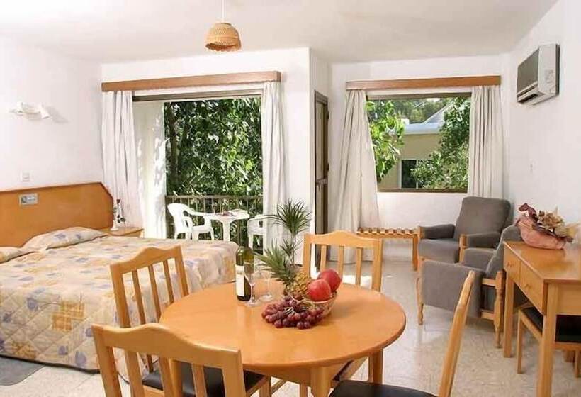 带山景的工作室, Alkionest Hotel Apartments