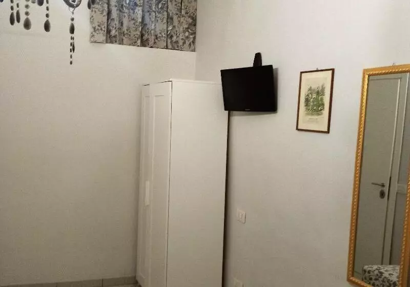 اتاق اکونومی, B&b Dei Decumani