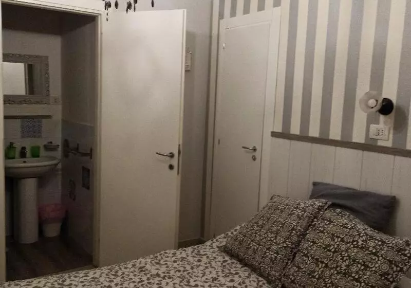 اتاق اکونومی, B&b Dei Decumani