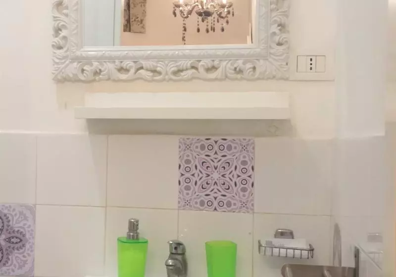 اتاق اکونومی, B&b Dei Decumani