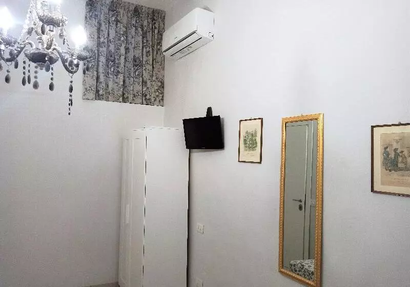 اتاق اکونومی, B&b Dei Decumani