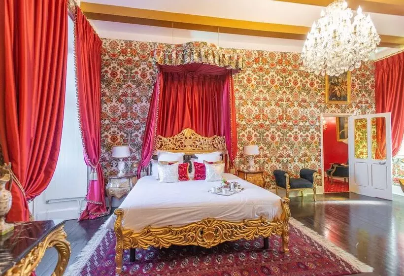 Suite, Chateau Le Prieure Saumur  La Maison Younan