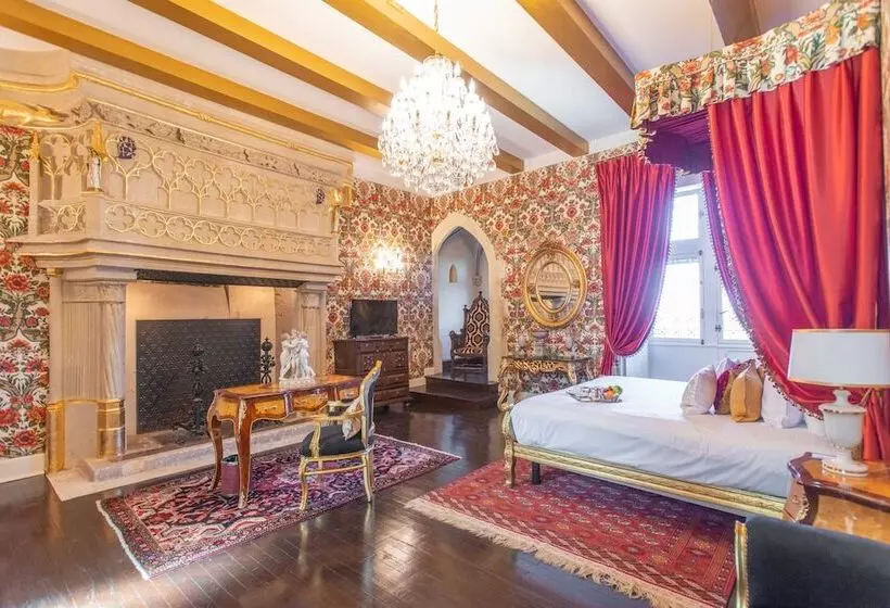 Suite, Chateau Le Prieure Saumur  La Maison Younan