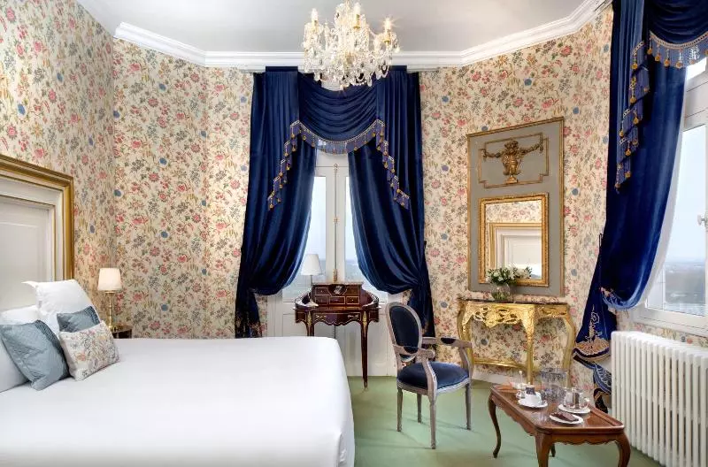 Deluxe Room, Chateau Le Prieure Saumur  La Maison Younan