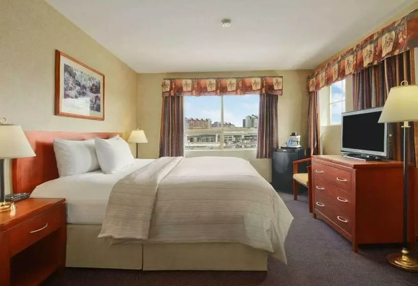 キングサイズベッドのスタンダードルーム, Days Inn By Wyndham Vancouver Airport