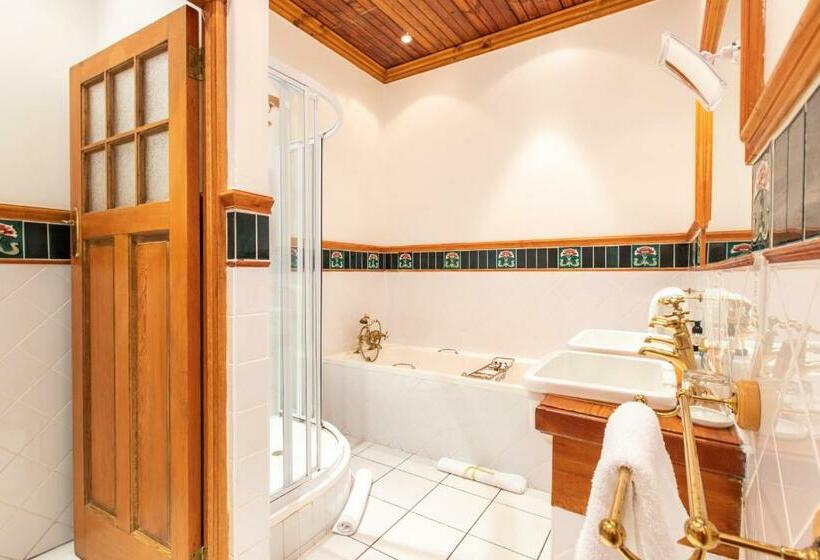 Номер Deluxe Кровать Кинг, Evergreen Manor And Spa