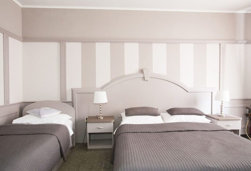 디럭스 트리플 룸, Galija