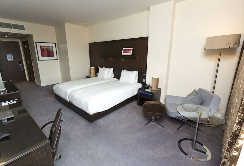 Номер Стандарт, Hilton London Canary Wharf