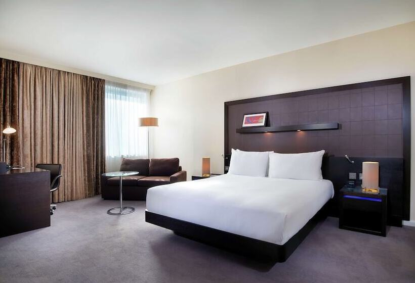 Номер Deluxe, Hilton London Canary Wharf