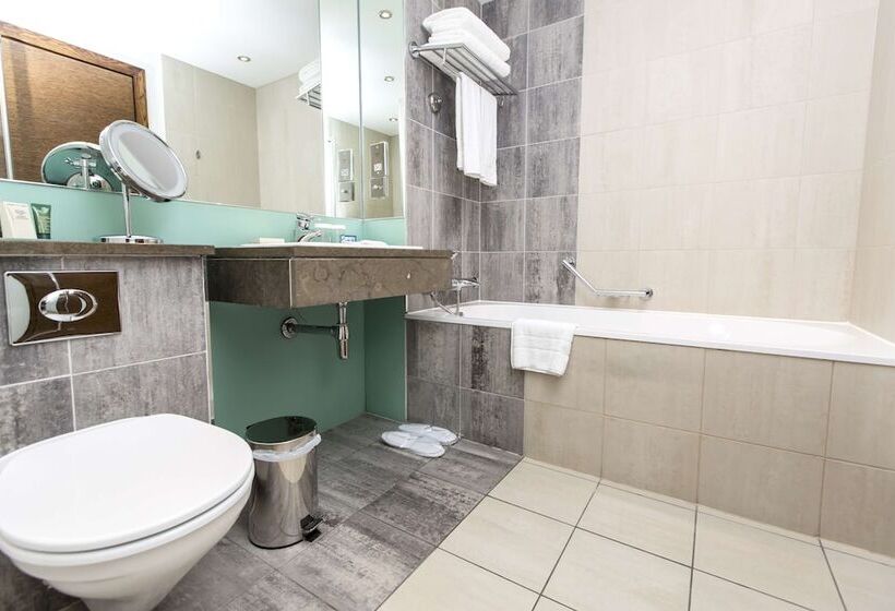 Семейный Номер, Hilton London Canary Wharf