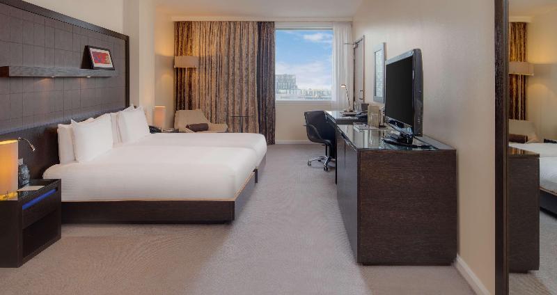 Номер Стандарт, Hilton London Canary Wharf