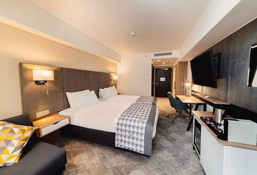 シティビュープレミアムルーム, Holiday Inn Bucharest   Times, An Ihg