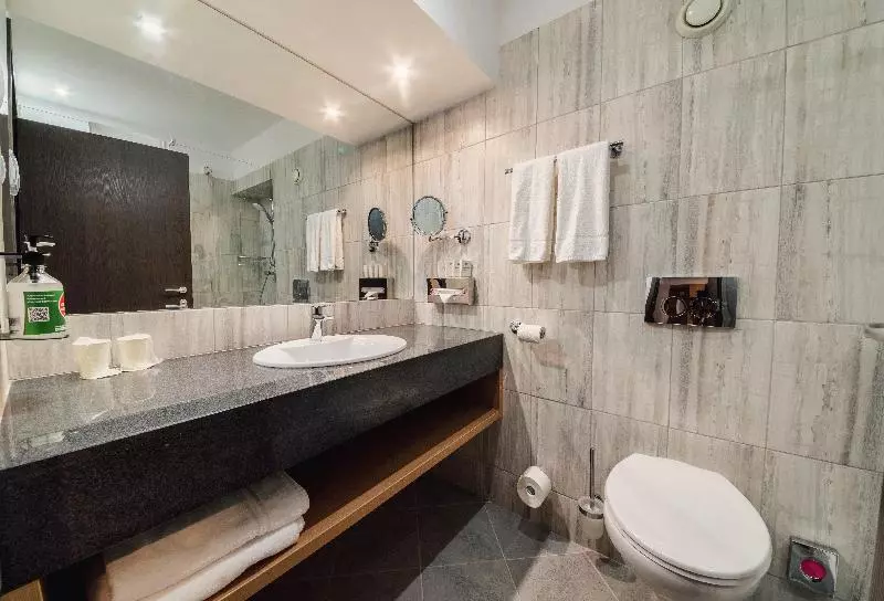 キングサイズベッドのスイートルーム, Holiday Inn Bucharest   Times, An Ihg