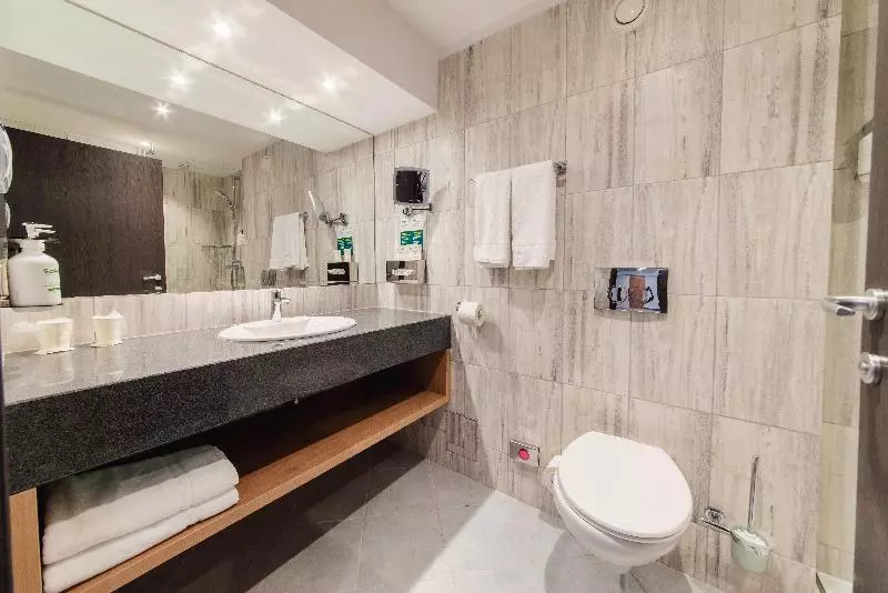 キングサイズベッドのスイートルーム, Holiday Inn Bucharest   Times, An Ihg