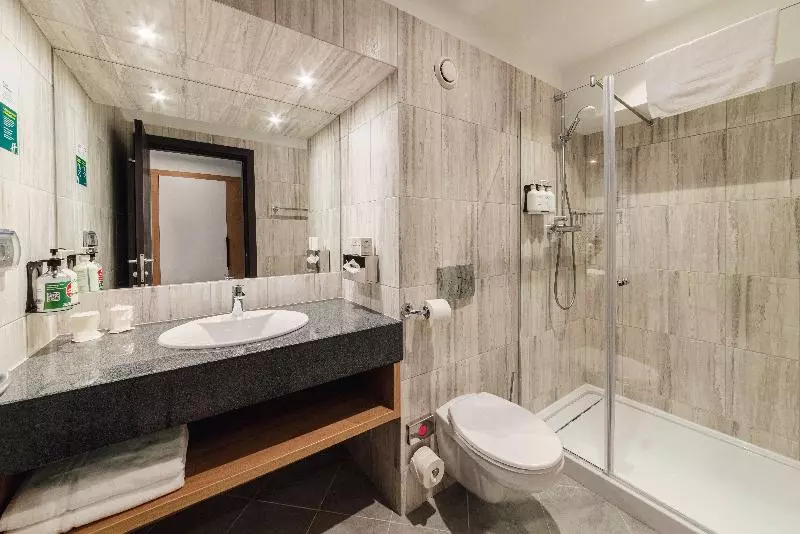 キングサイズベッドのスタンダードルーム, Holiday Inn Bucharest   Times, An Ihg