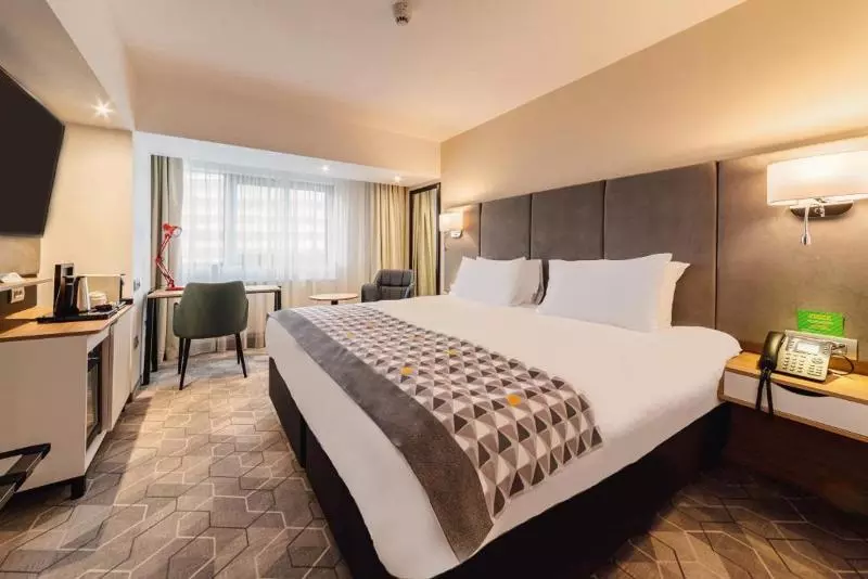 キングサイズベッドのスタンダードルーム, Holiday Inn Bucharest   Times, An Ihg