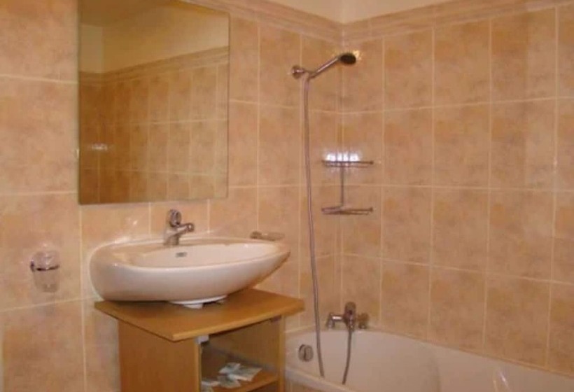 غرفة قياسية رباعية, Hôtel Sampiero