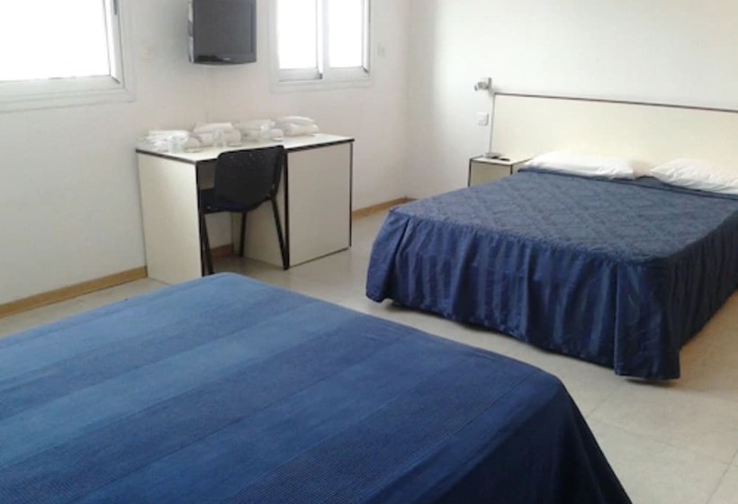اتاق استاندارد چهار تخته, Hôtel Sampiero