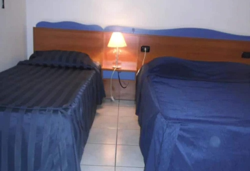 غرفة قياسية ثلاثية, Hôtel Sampiero