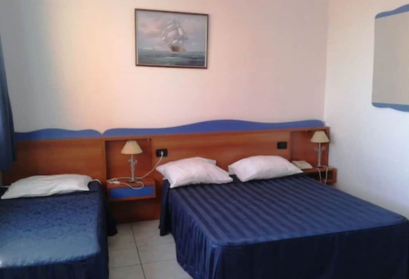 اتاق استاندارد سه نفره, Hôtel Sampiero