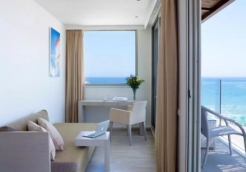 Deluxe-sviitti, Kriti Beach