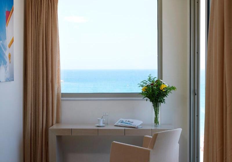 디럭스 스위트, Kriti Beach