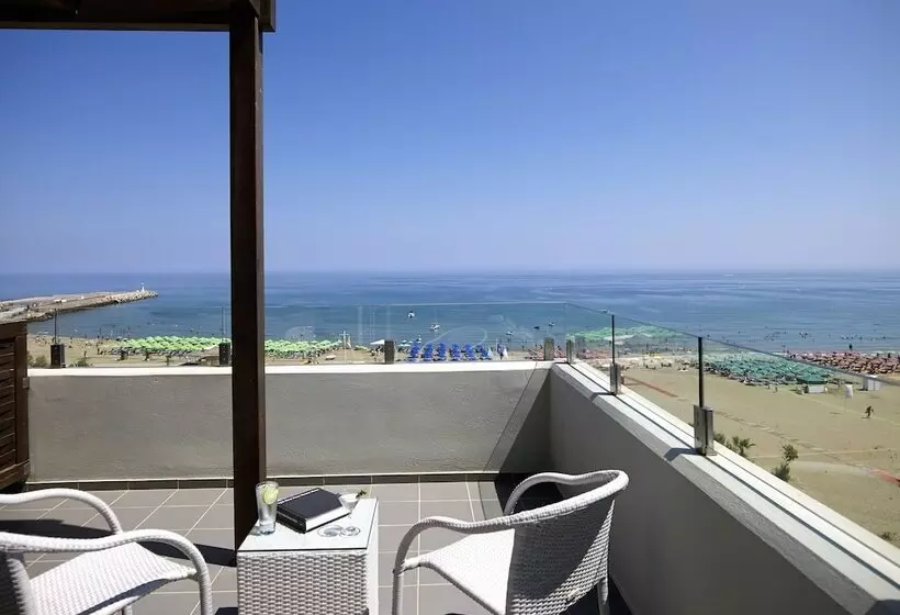 Deluxe Suite Sea View, Kriti Beach
