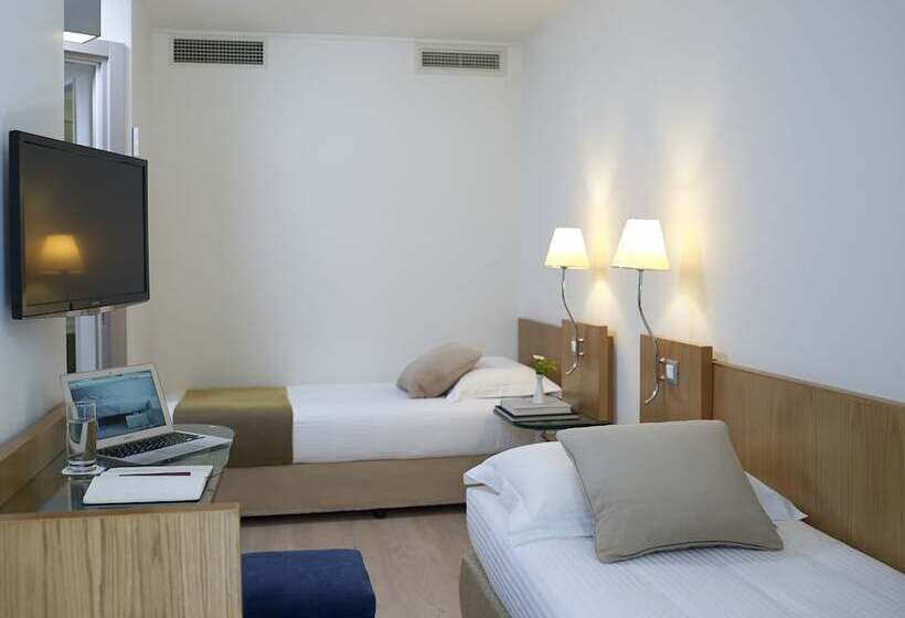 패밀리 스위트, Kriti Beach