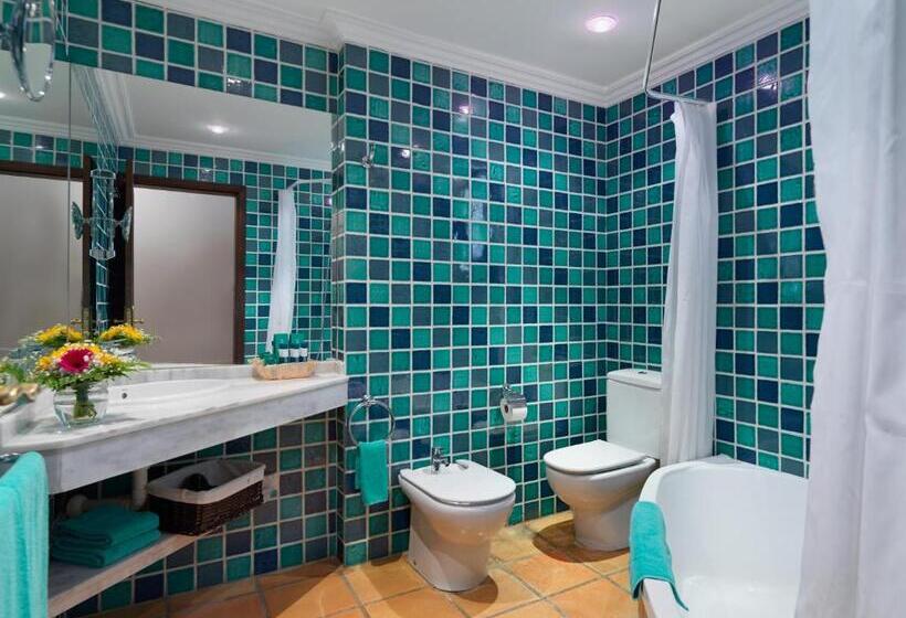 דירת שלושה חדרים, Regency Country Club, Apartments Suites