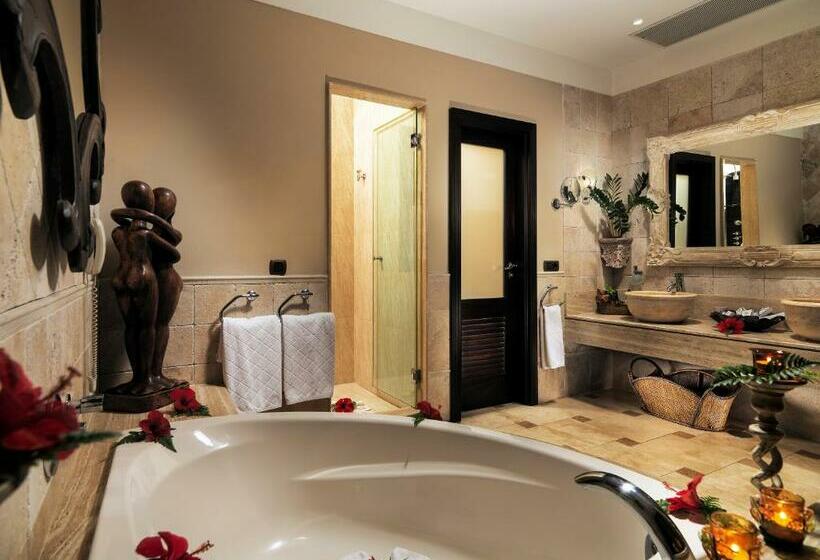 וילה עם חדר שינה אחד ובריכת שחיה, Royal Garden Villas, Luxury