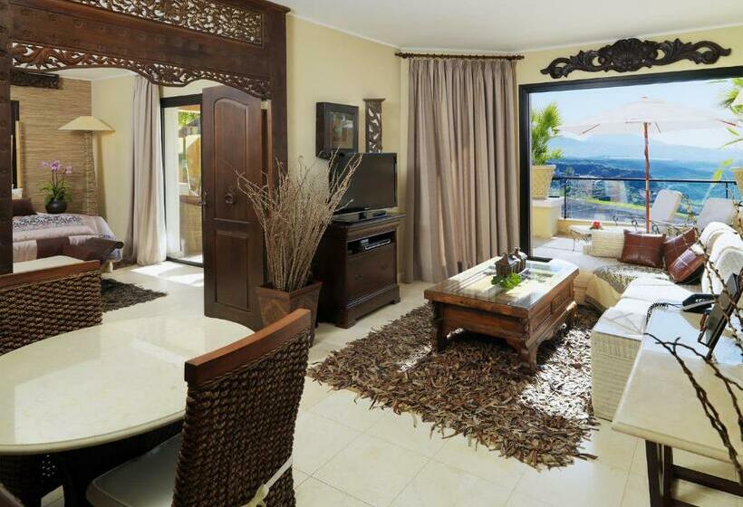 וילה עם חדר שינה אחד ובריכת שחיה, Royal Garden Villas, Luxury