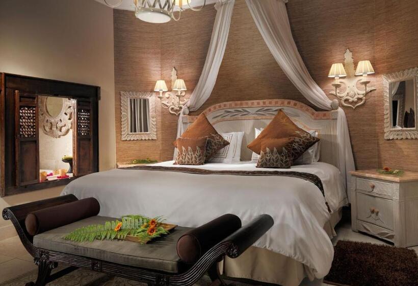 Вилла с 1 спальней и бассейном, Royal Garden Villas, Luxury