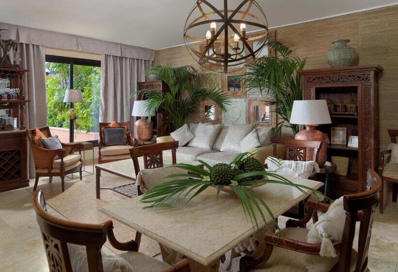 וילה עם חדר שינה אחד ובריכת שחיה, Royal Garden Villas, Luxury