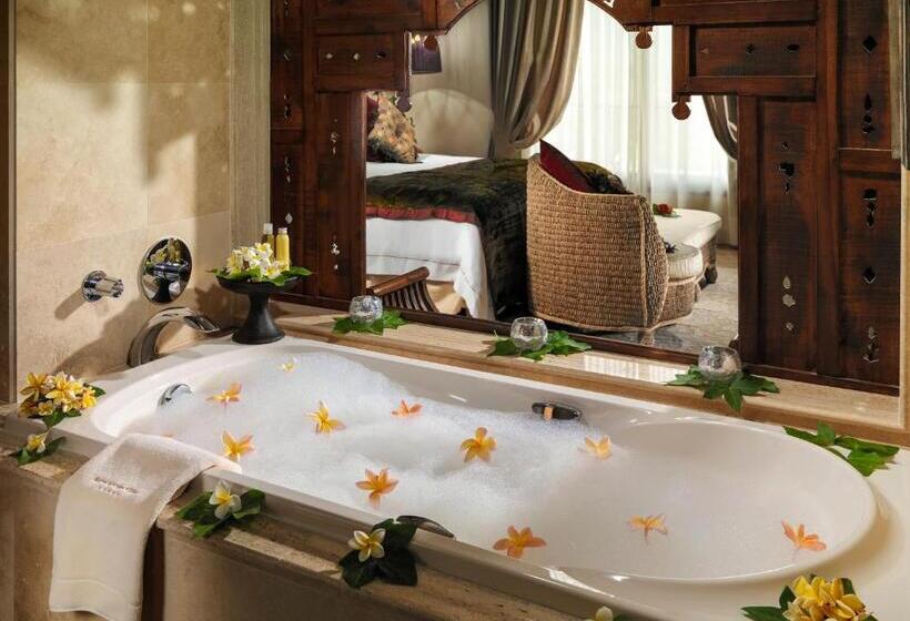 Вилла с 1 спальней и бассейном, Royal Garden Villas, Luxury