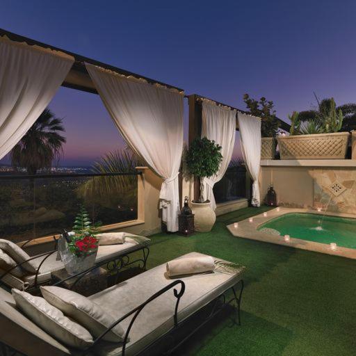 Вилла с 1 спальней и бассейном, Royal Garden Villas, Luxury