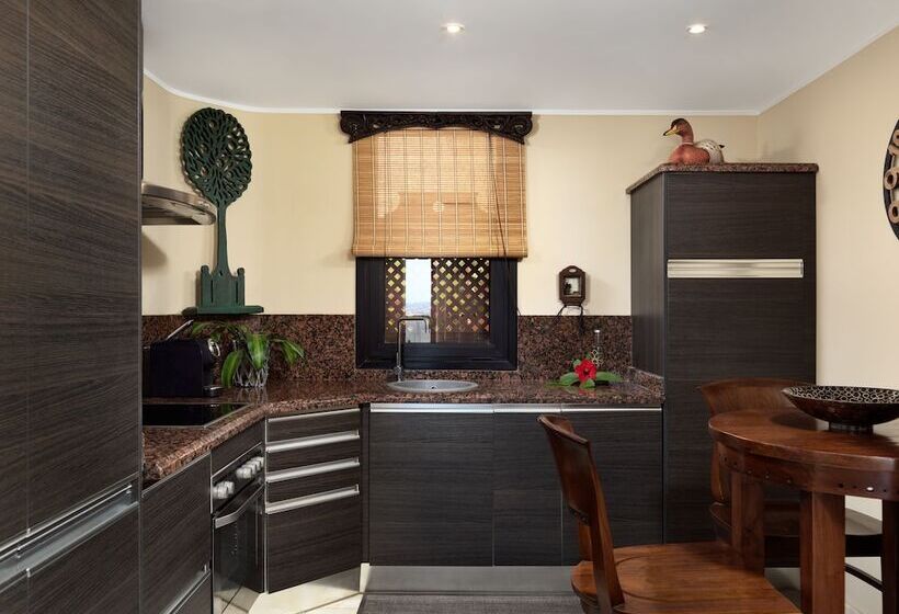 וילה עם חדר שינה אחד ובריכת שחיה, Royal Garden Villas, Luxury