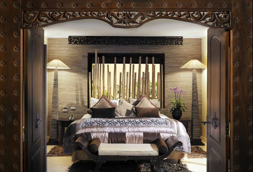 Вилла с 1 спальней и бассейном, Royal Garden Villas, Luxury