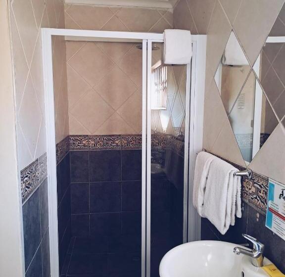 Семейный Номер, Ecotel Premier Lodge & Conference Centre