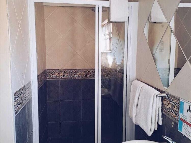 Семейный Номер, Ecotel Premier Lodge & Conference Centre