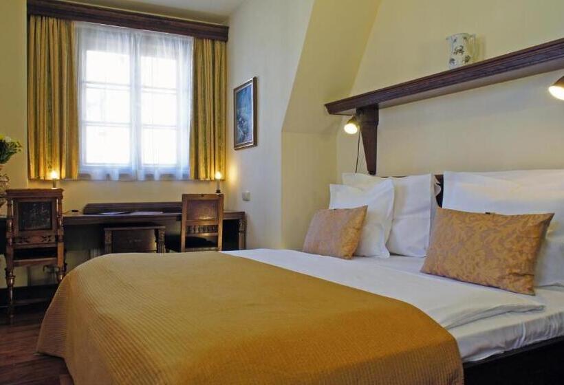 اتاق لوکس با چشم‌انداز, Grand Hotel Praha