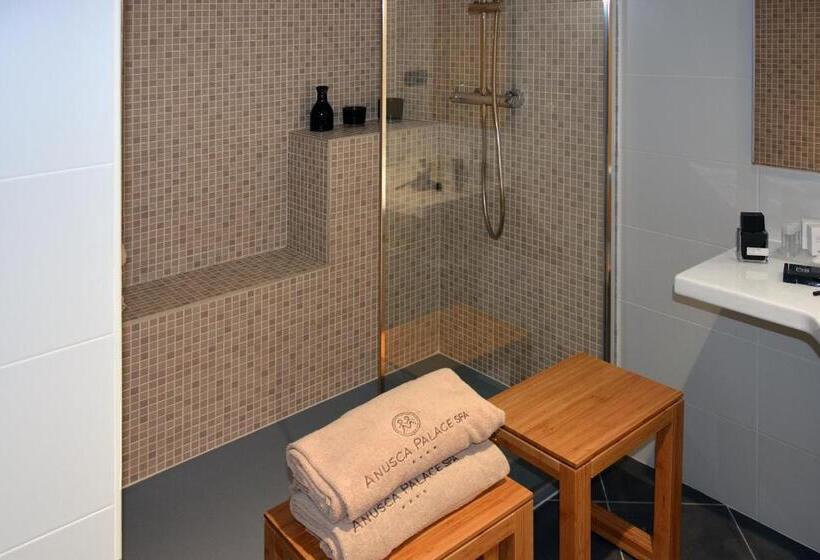 جناح, Anusca Palace