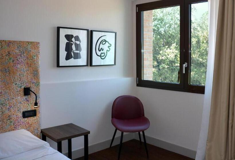 غرفة تنفيذية, Anusca Palace