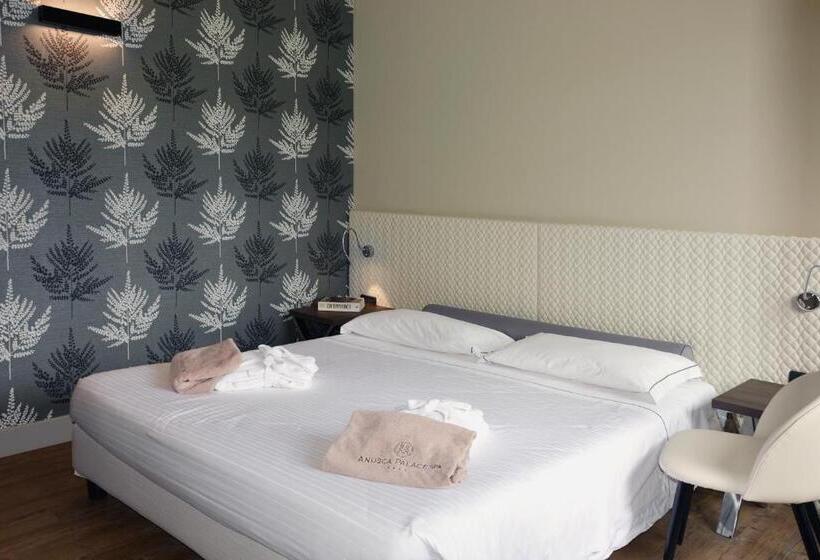 غرفة تنفيذية, Anusca Palace