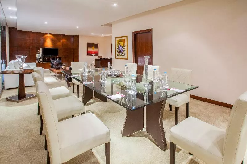 سوئیت پرزیدنت, Crowne Plaza Asunción, An Ihg