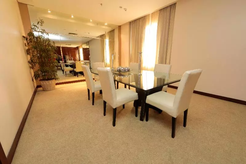سوئیت پرزیدنت, Crowne Plaza Asunción, An Ihg
