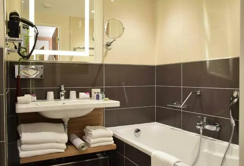 اتاق استاندارد با چشم‌انداز رودخانه, Crowne Plaza Lyon   Cité Internationale